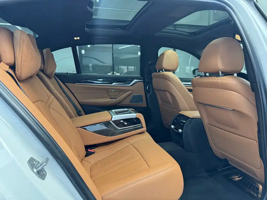 BMW 5 Series 2020 — фото 14