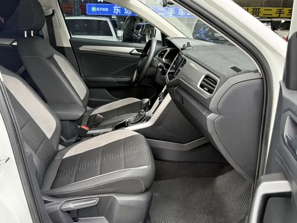 Volkswagen T-Roc 2023 — фото 11