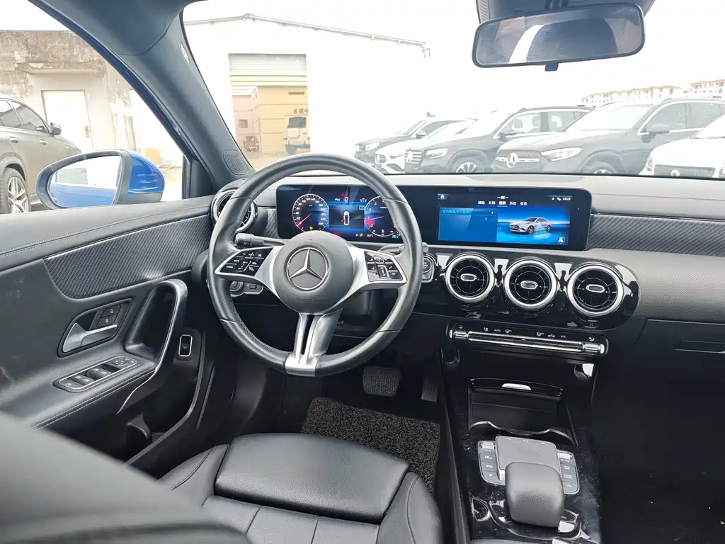 Mercedes-Benz A-Class 2023 — фото 16