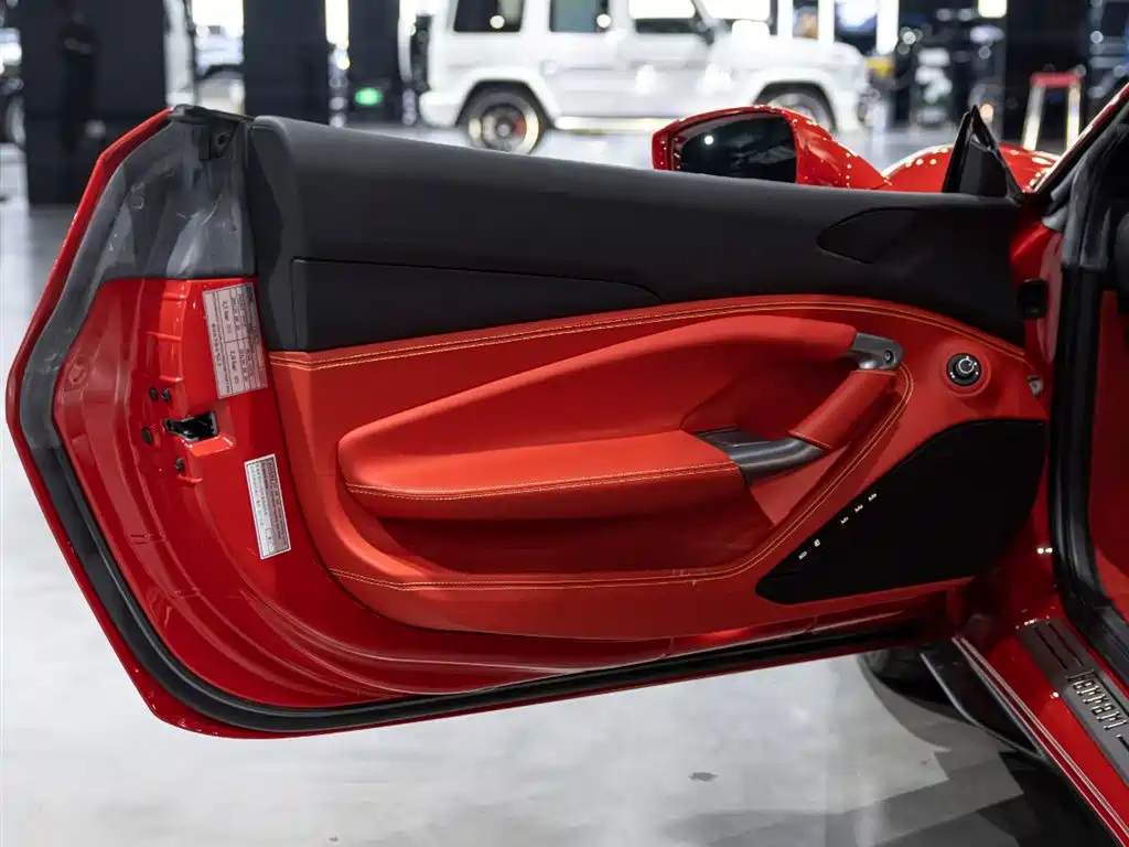 Ferrari F8 2022 — фото 14