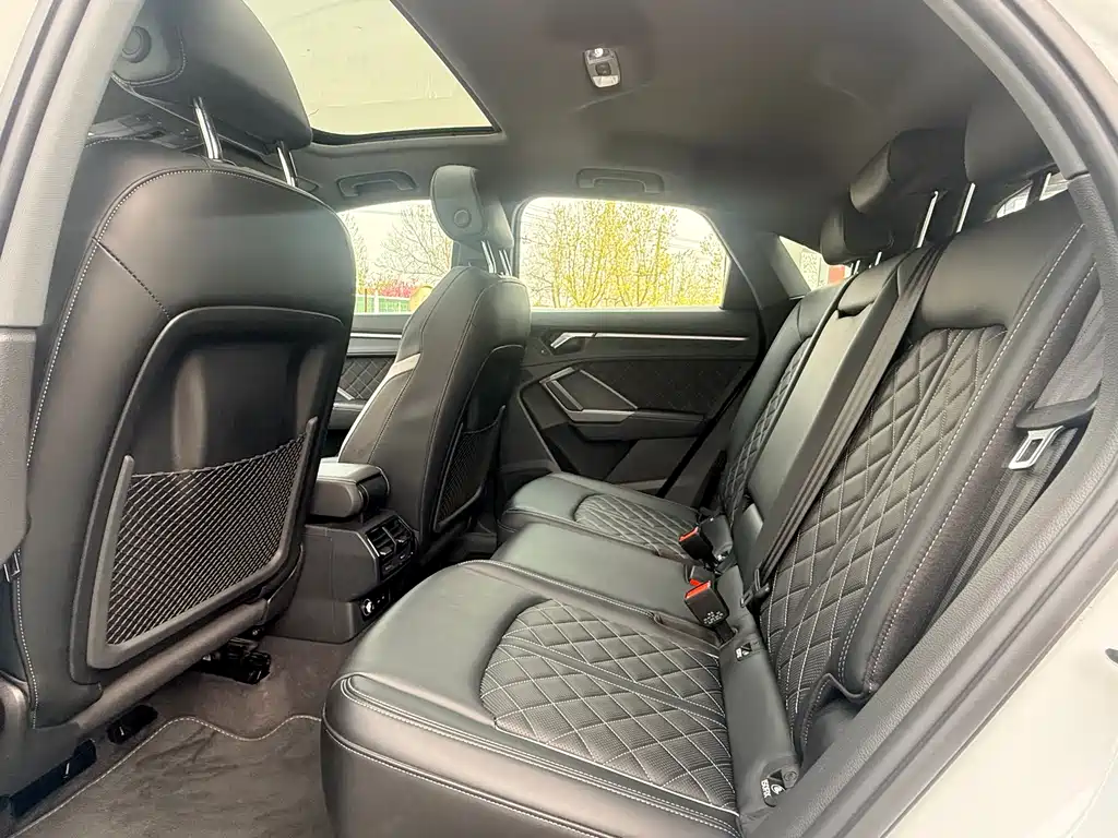 Audi Q3 Sportback 2024 — фото 6