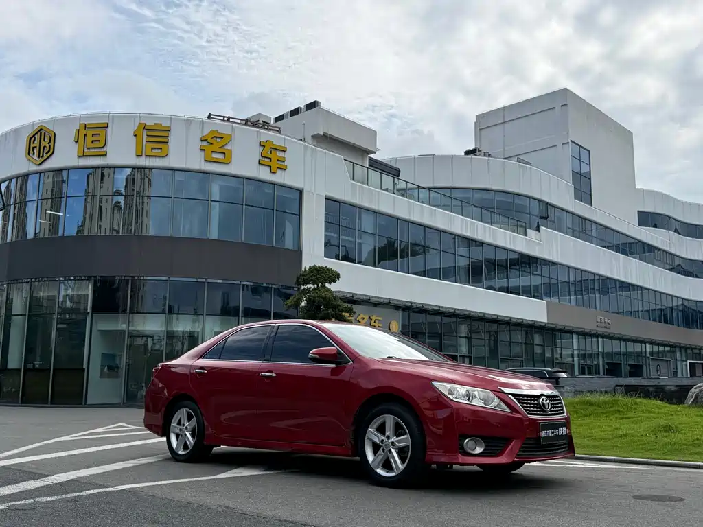 Toyota Camry 2014 — фото 3