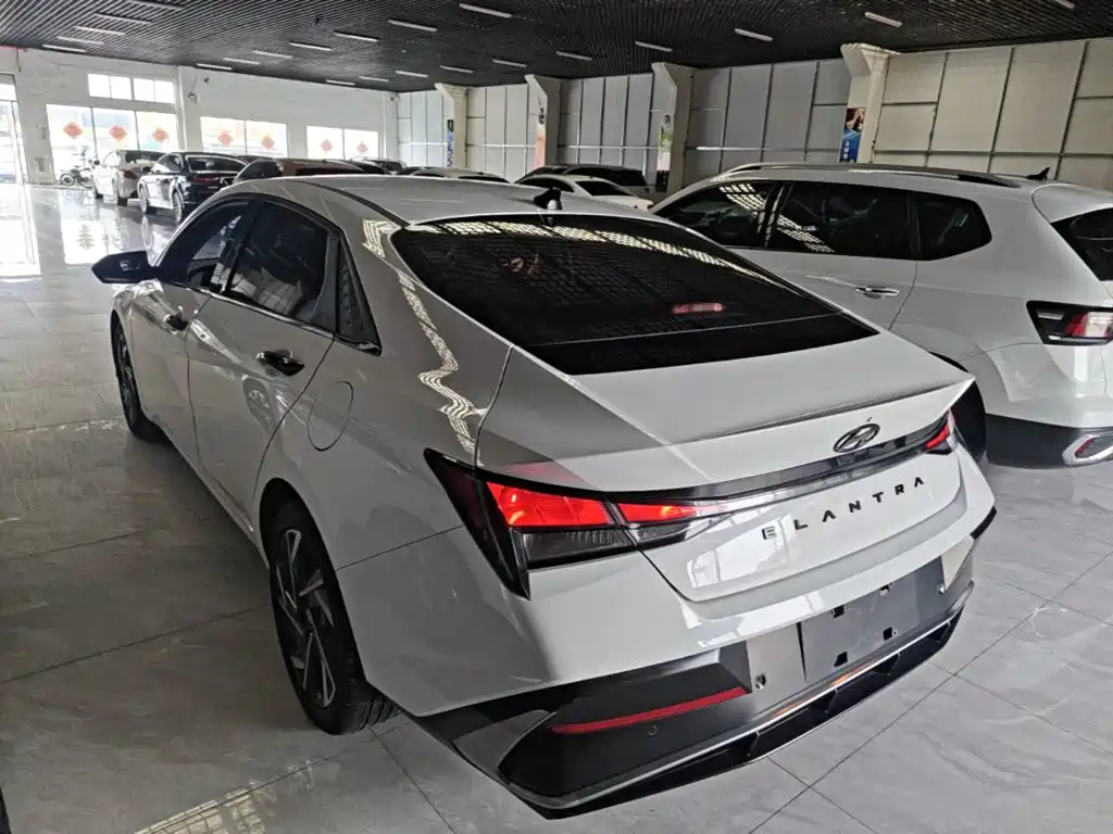 Hyundai Elantra 2024