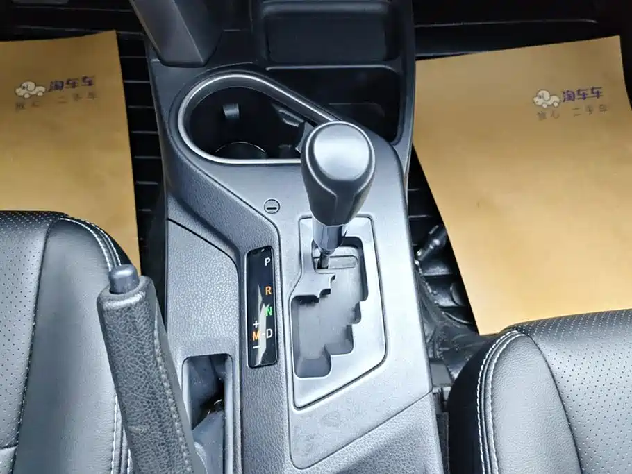 Toyota RAV4 2017 — фото 16