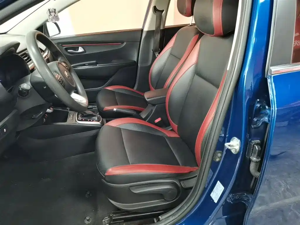 Kia KX Cross 2018 — фото 11