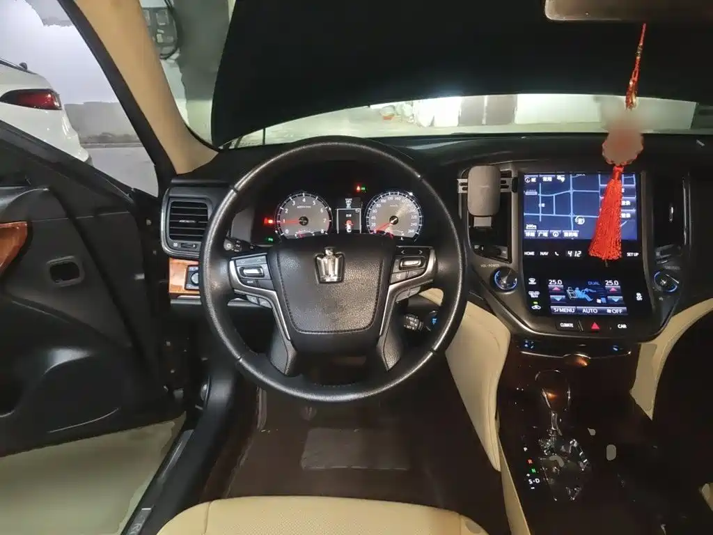 Toyota Crown 2015 — фото 3