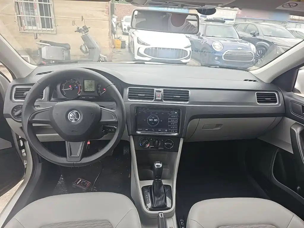 Skoda Rapid 2017 — фото 10