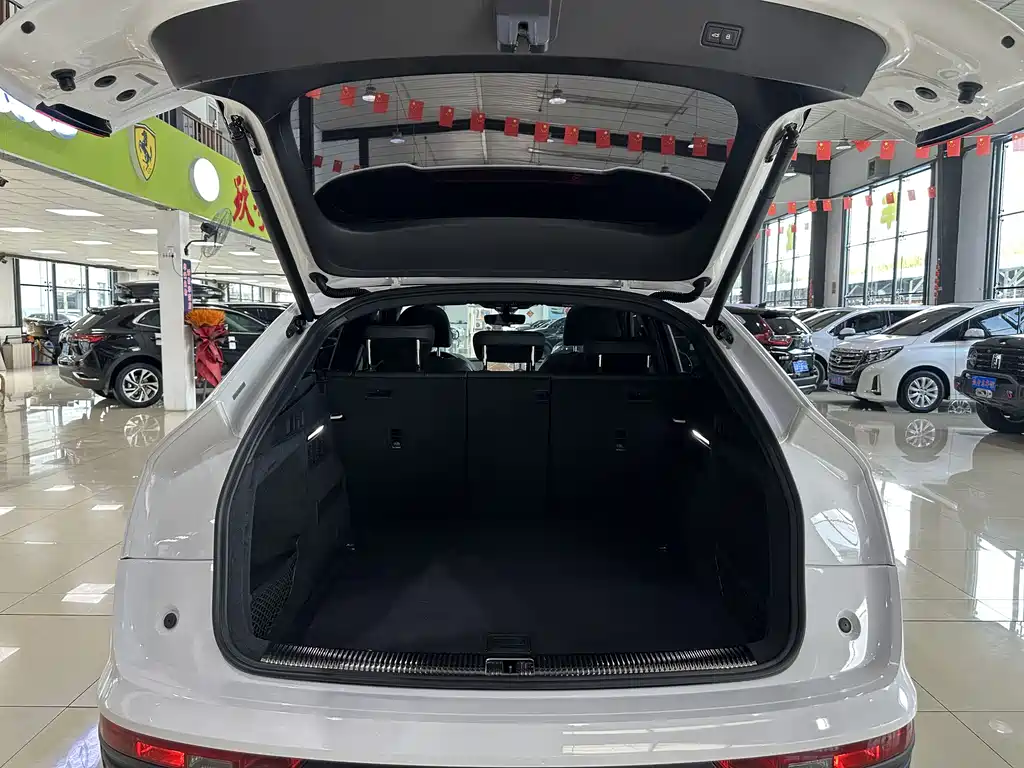 Audi Q5L Sportback 2022 — фото 14