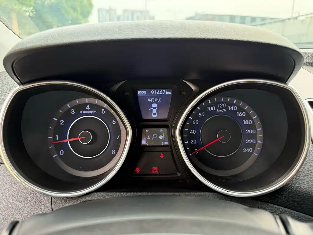 Hyundai Elantra 2015 — фото 13