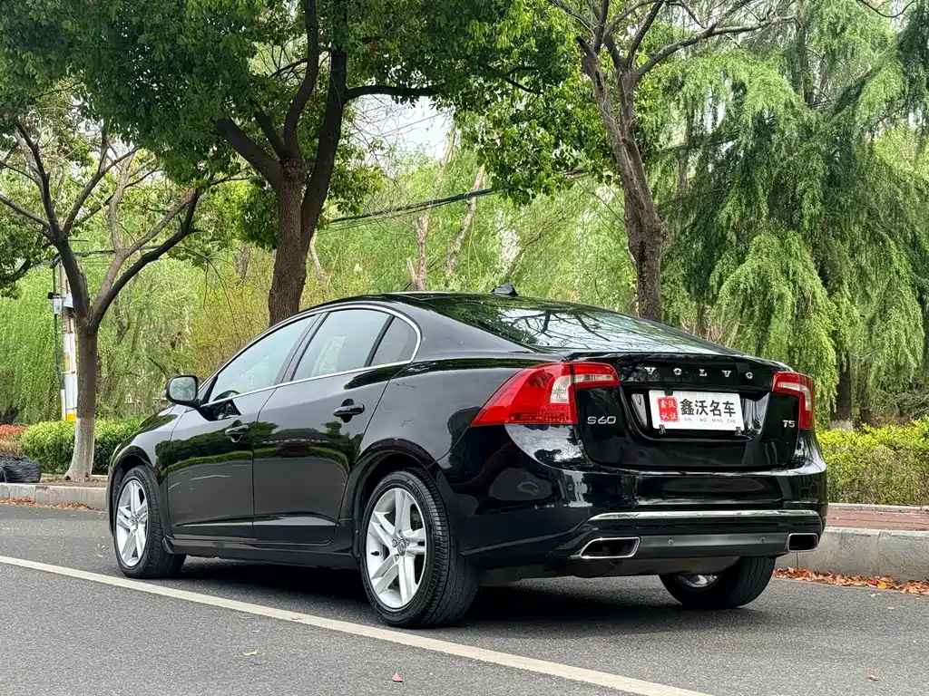 Volvo S60 2015 — фото 4