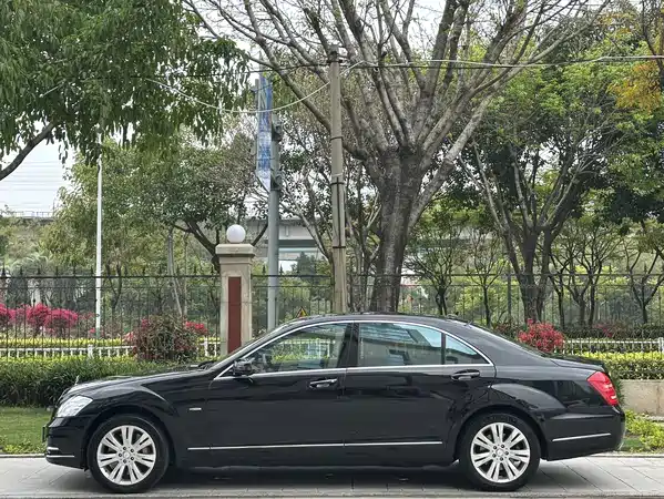Mercedes-Benz S-Class 2011