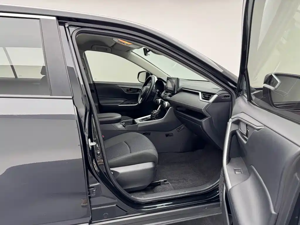 Toyota RAV4 2022 — фото 15