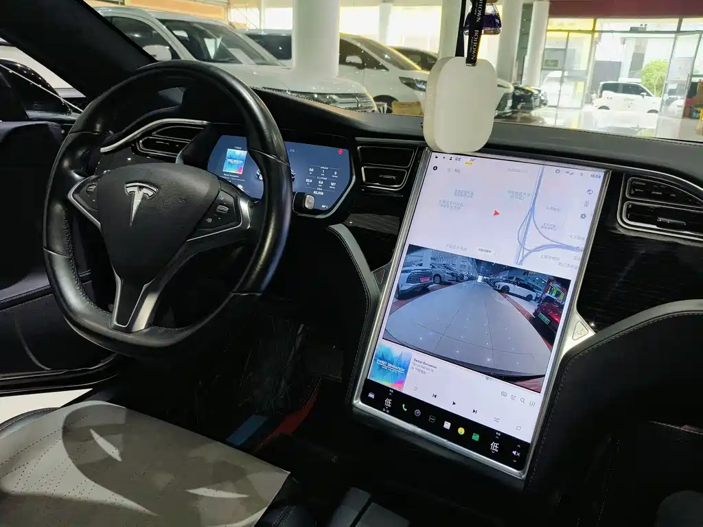 Tesla Model S 2017 — фото 11