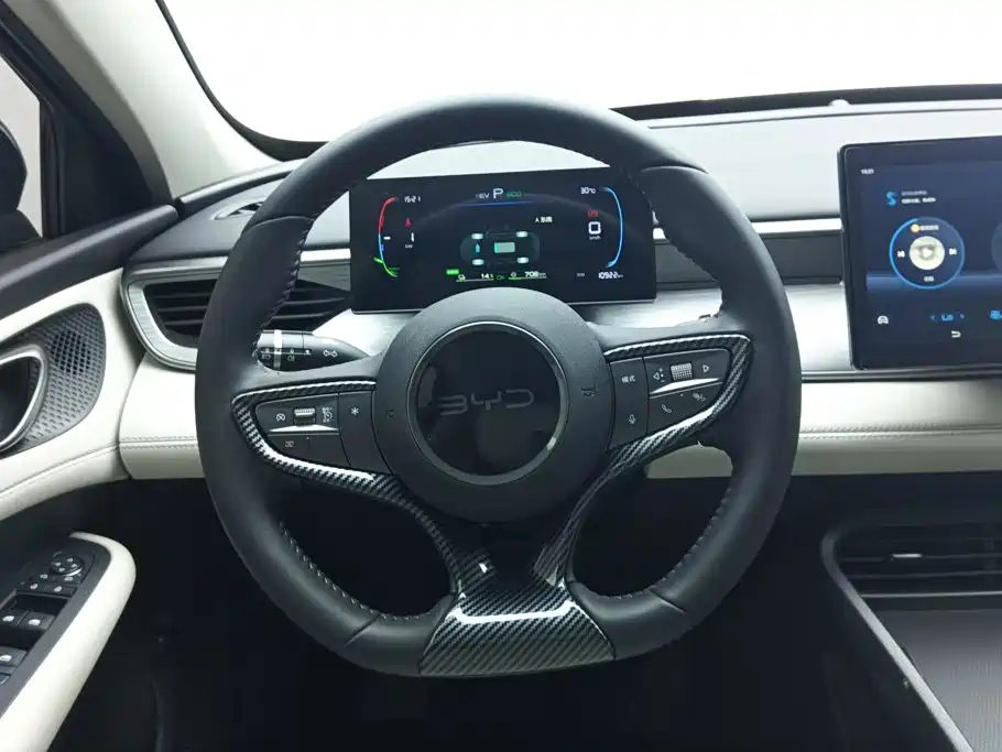 BYD Seal 05 DM-i 2025 — фото 15