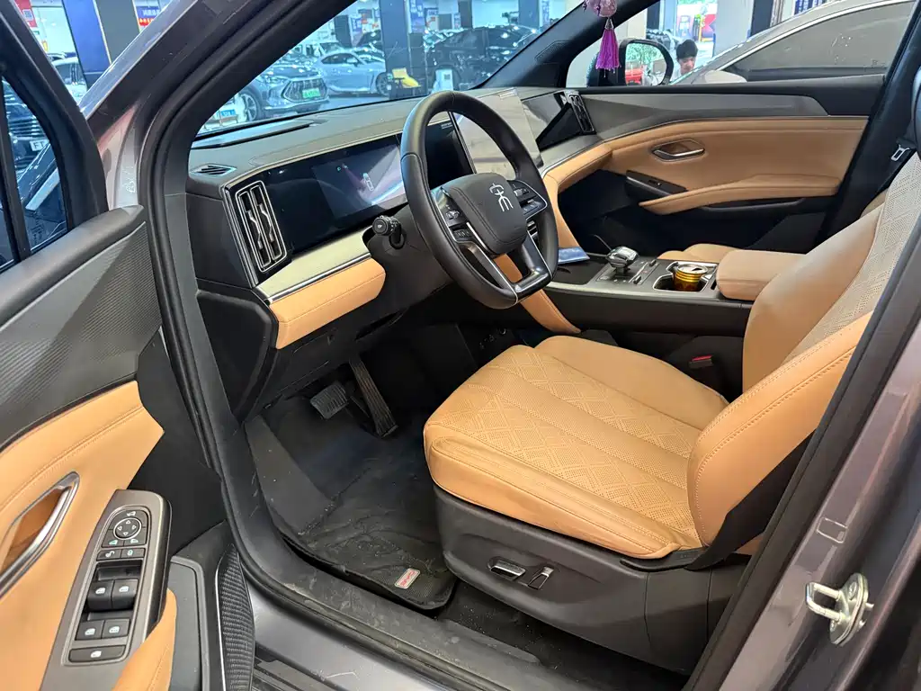 BYD L DM-i 2025 — фото 4