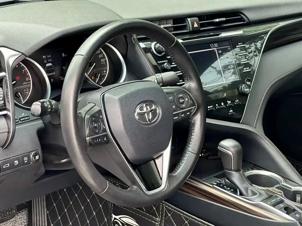 Toyota Camry 2019 — фото 9