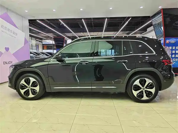 Mercedes-Benz GLB 2023