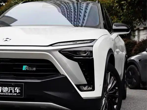 NIO ES8 2021