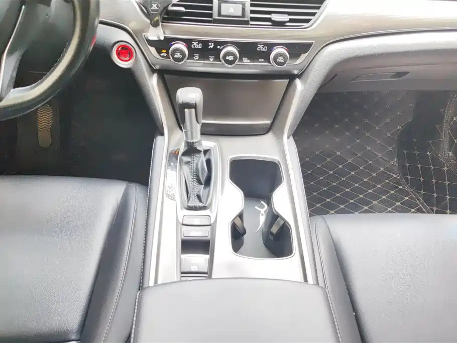 Honda Accord 2020 — фото 16