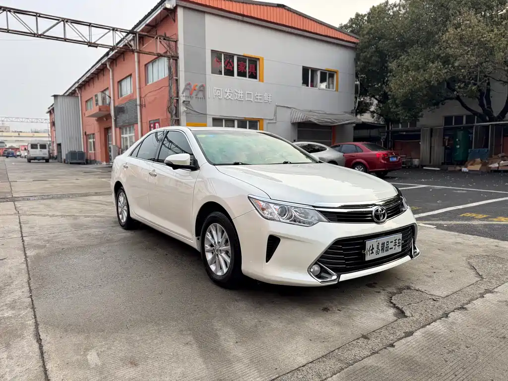 Toyota Camry 2017 — фото 3