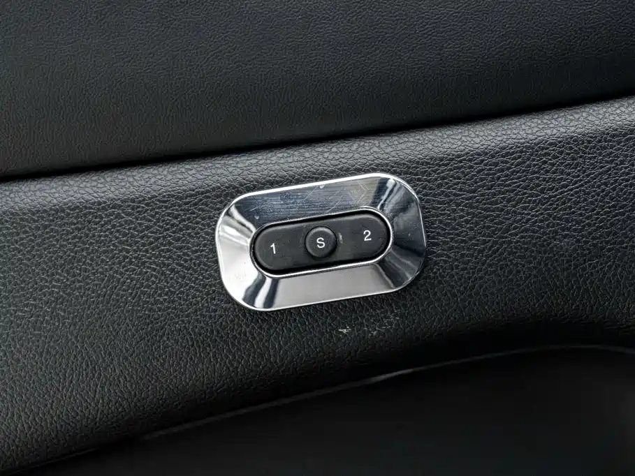 Jeep Grand Cherokee 2023 — фото 16