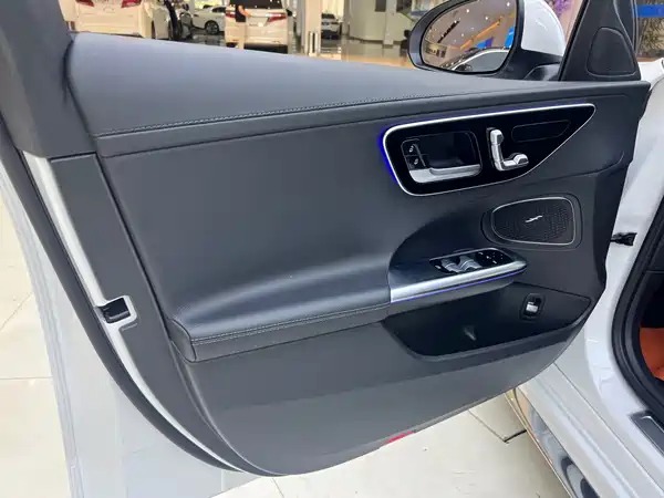 Mercedes-Benz C-Class 2025