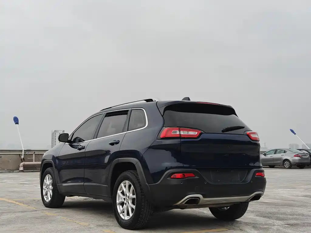 Jeep Cherokee 2016 — фото 3