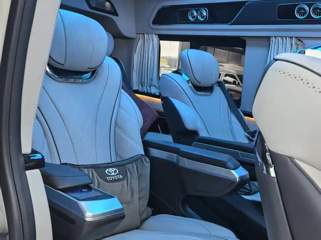 Toyota Hiace 2024 — фото 35