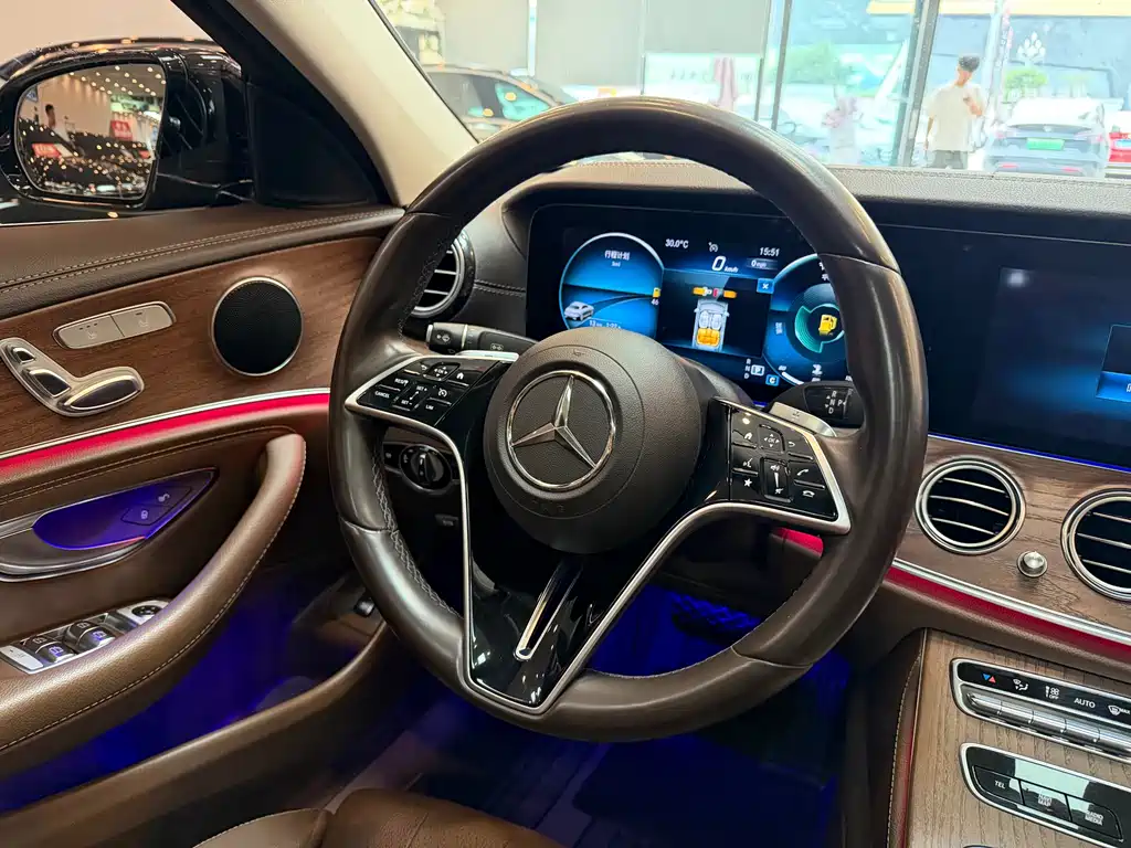 Mercedes-Benz E-Class 2022 — фото 13