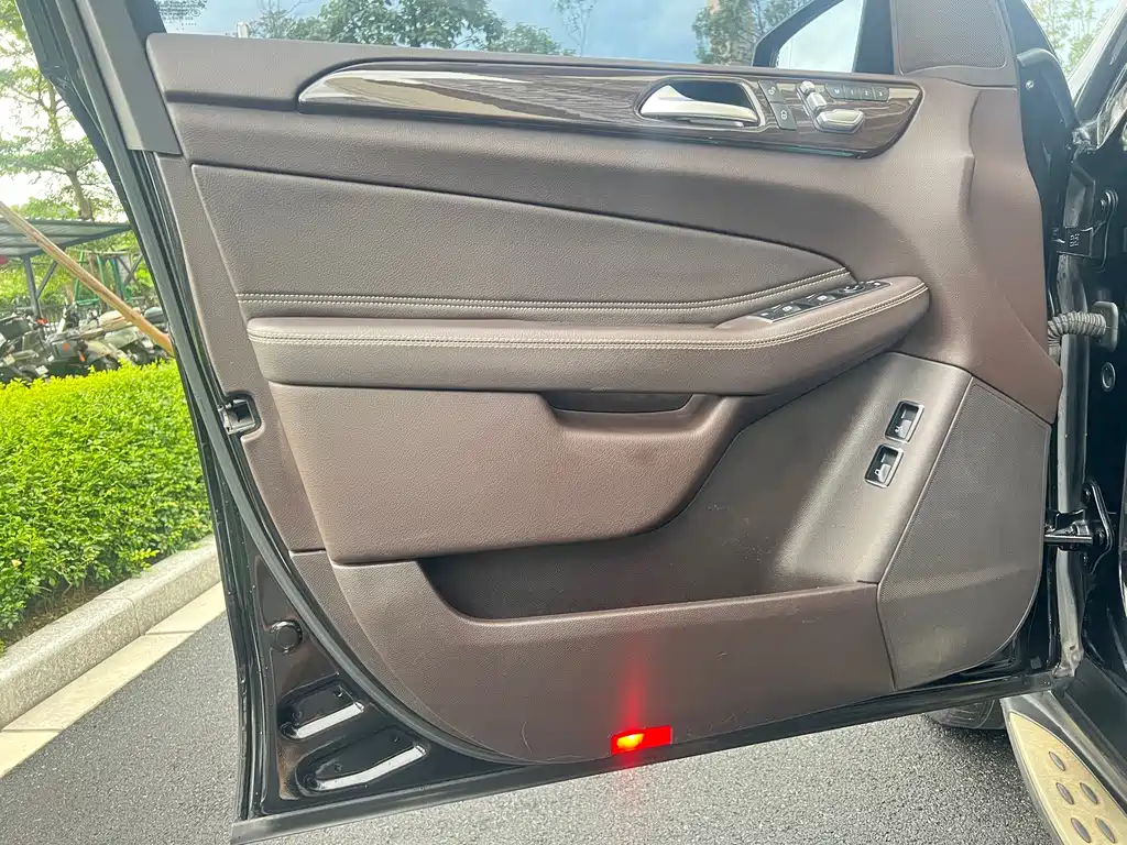 Mercedes-Benz GLS 2018 — фото 45