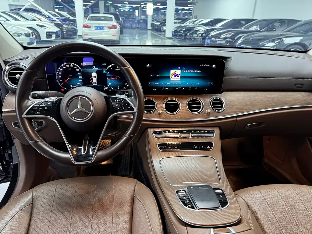 Mercedes-Benz E-Class 2023 — фото 9