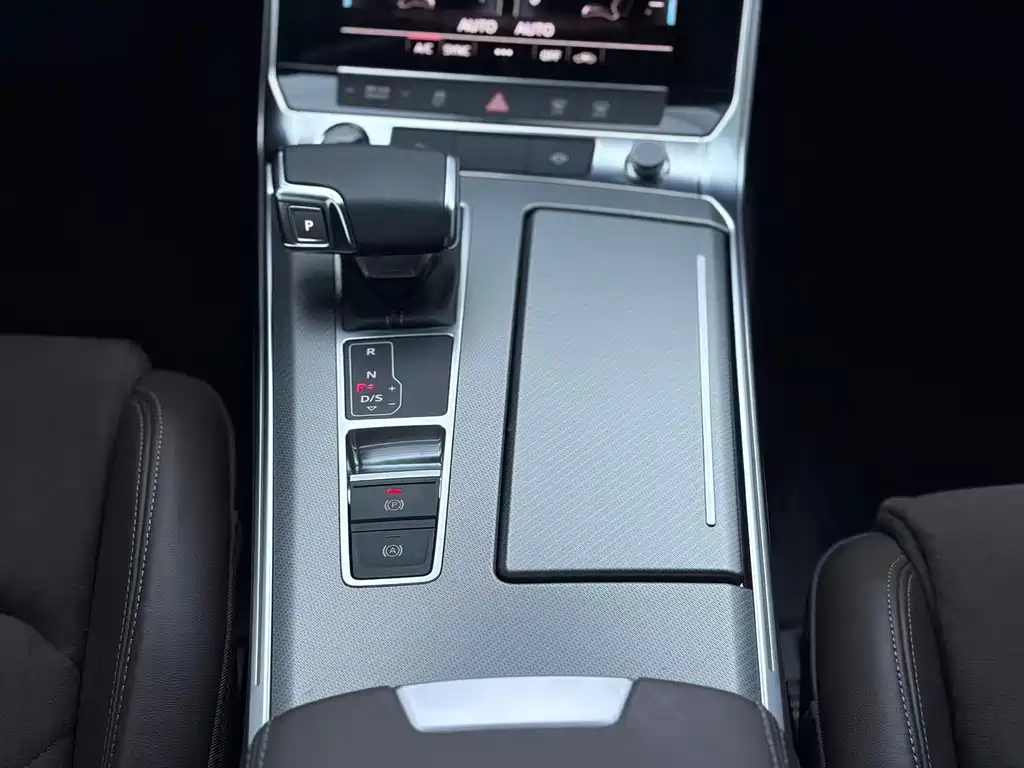 Audi A7L 2024 — фото 16