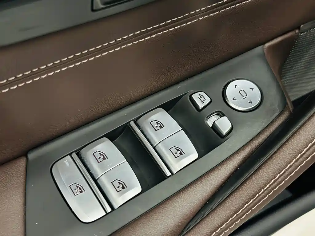 BMW 5 Series 2023 — фото 16