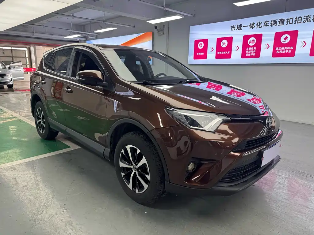 Toyota RAV4 2019 — фото 3