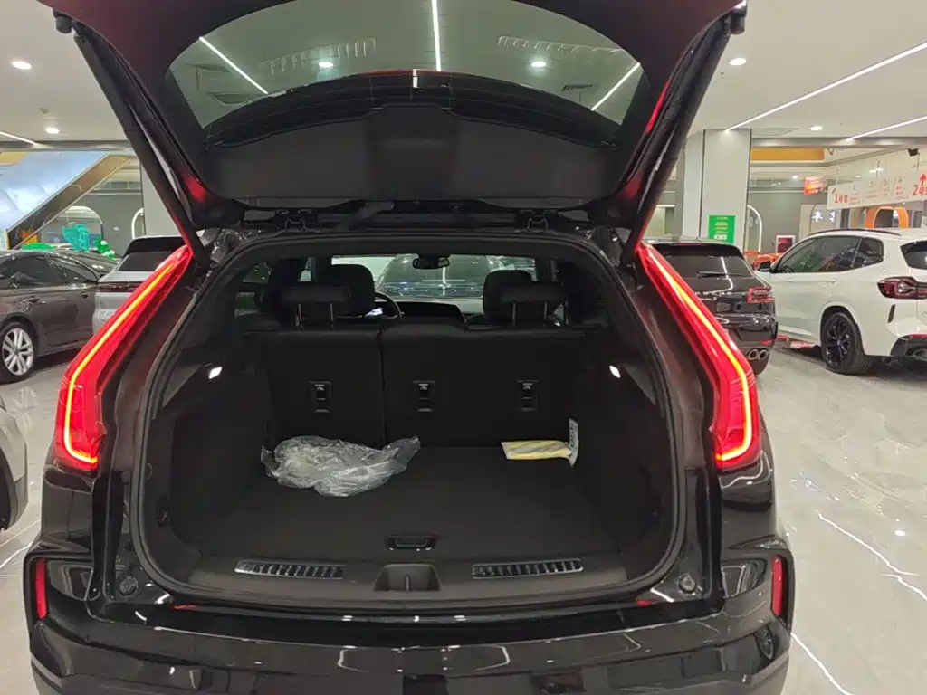 Cadillac XT4 2025 — фото 19