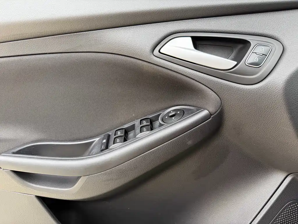 Ford Focus 2016 — фото 13