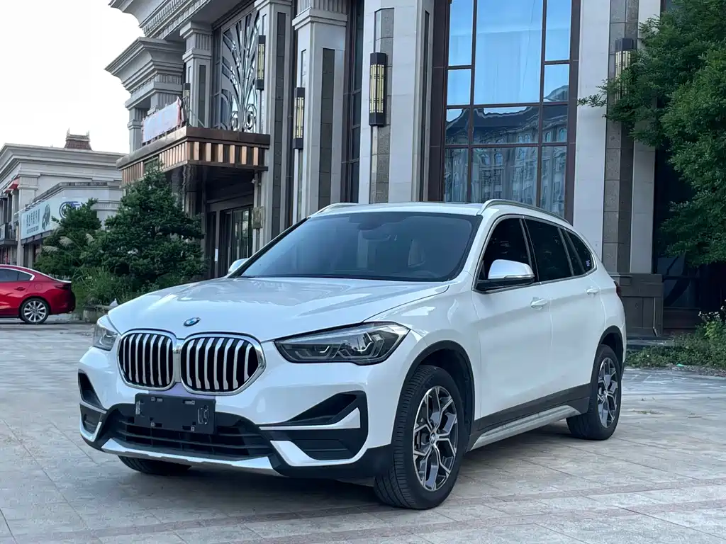 BMW X1 2022 — фото 1