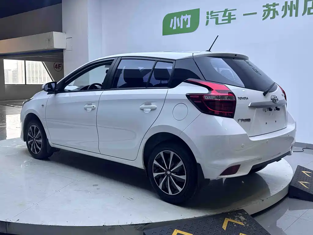 Toyota Yaris L 2022 — фото 4
