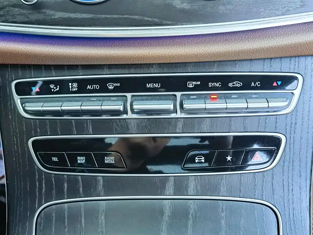 Mercedes-Benz E-Class 2021 — фото 25