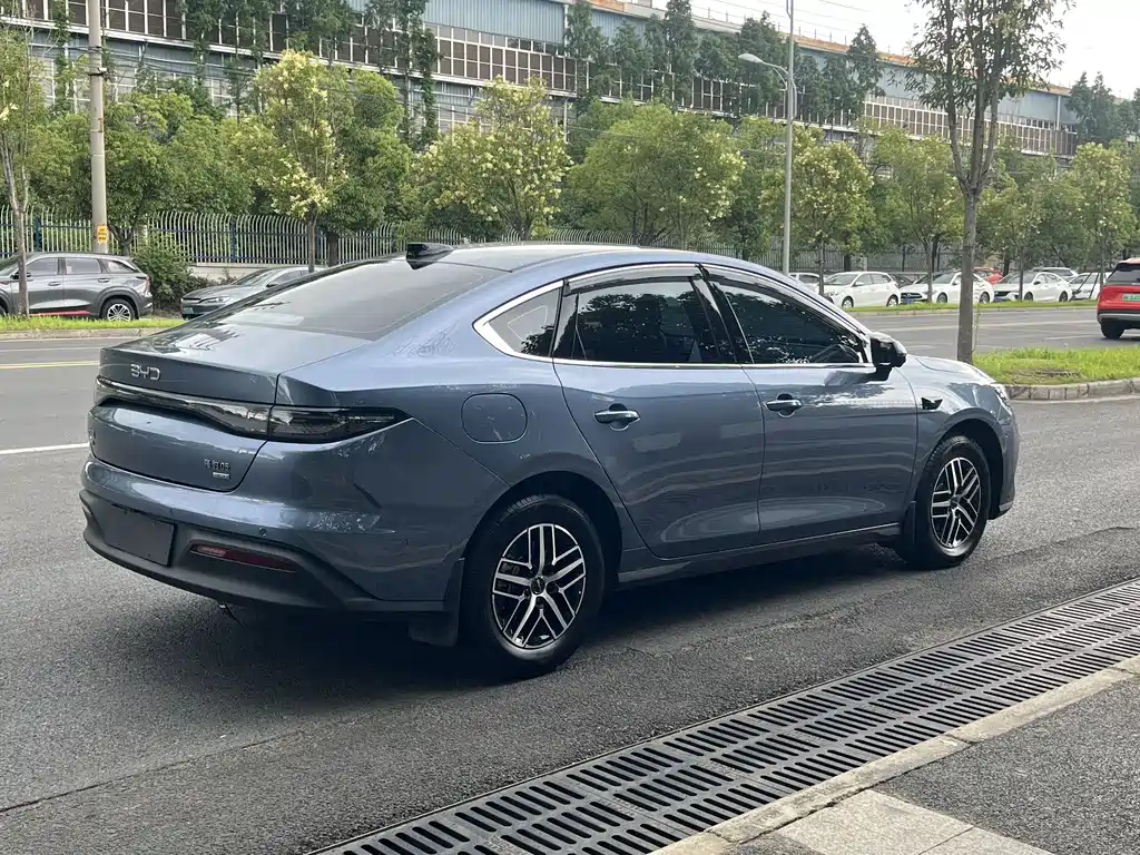 BYD Seal 05 DM-i 2025 — фото 6