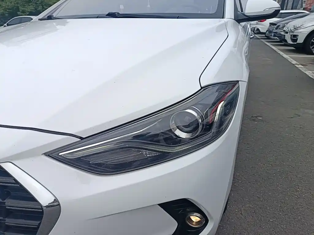 Hyundai Elantra 2020 — фото 24