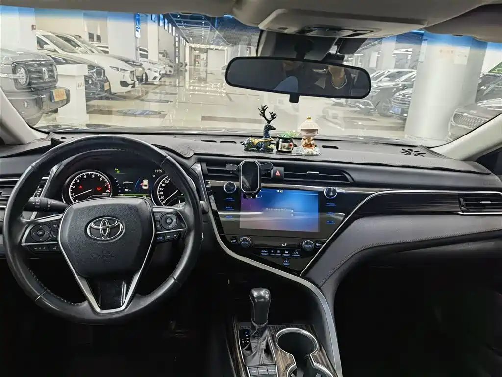 Toyota Camry 2020 — фото 23