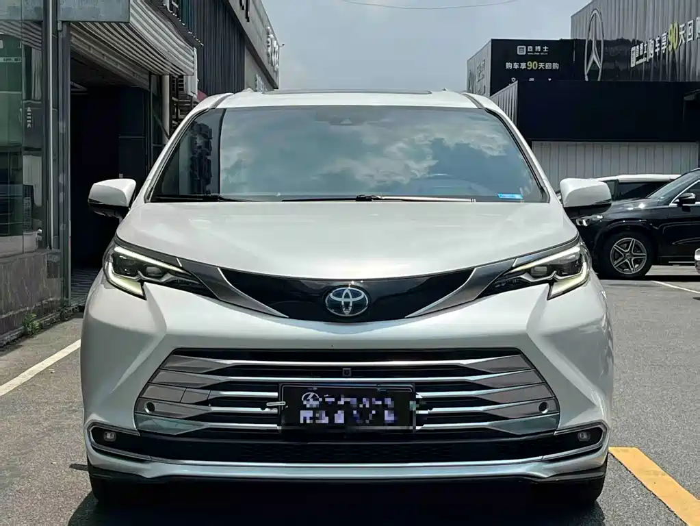 Toyota Sienna 2022 — фото 3