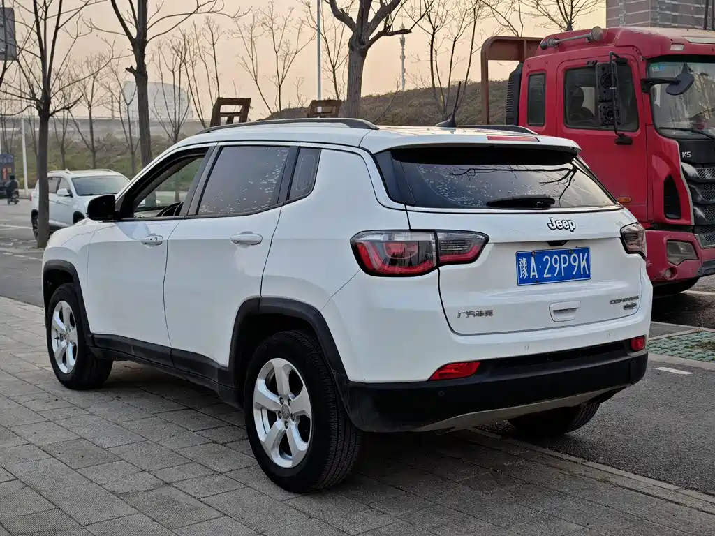 Jeep Compass 2018 — фото 16