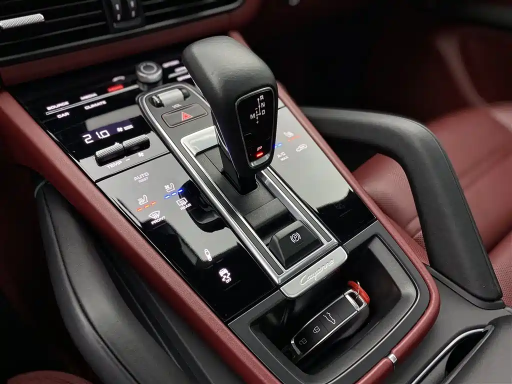 Porsche Cayenne 2020 — фото 19