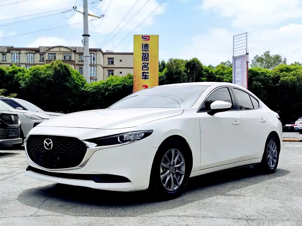 Mazda 3 Axela 2022 — фото 1