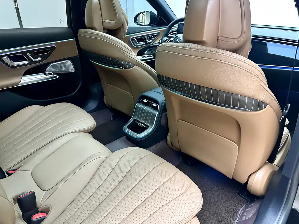 Mercedes-Benz E-Class 2024 — фото 12