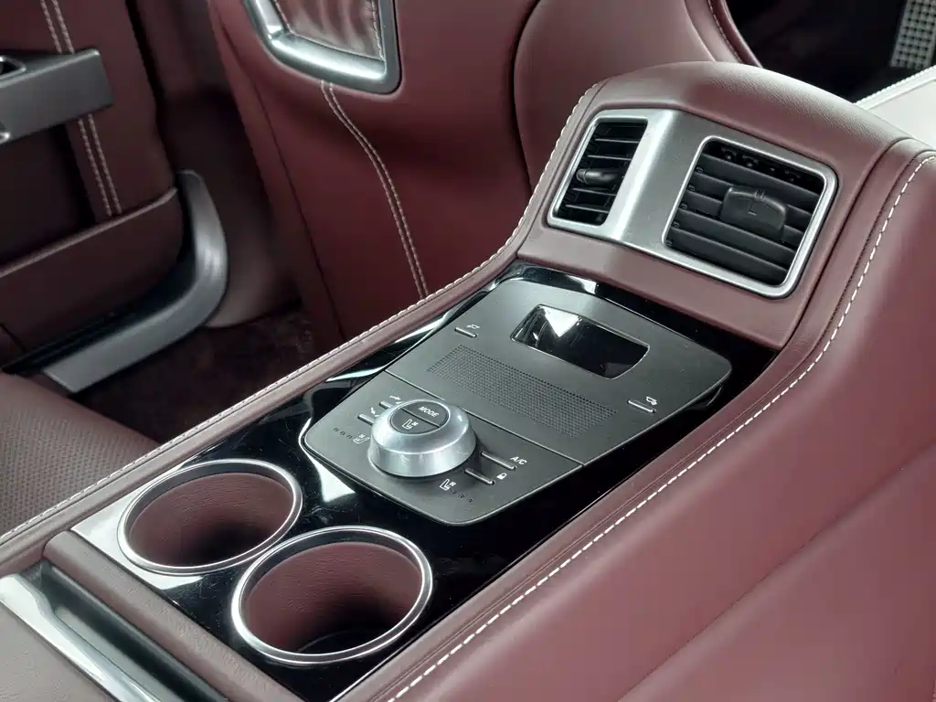 Aston Martin Rapide 2014 — фото 14