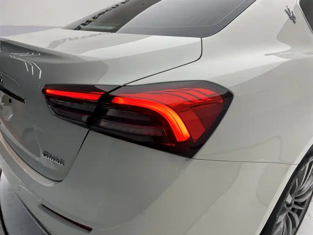 Maserati Ghibli 2021 — фото 10