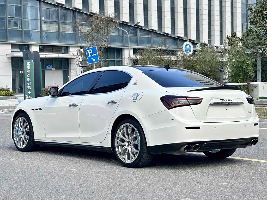 Maserati Ghibli 2016 — фото 12